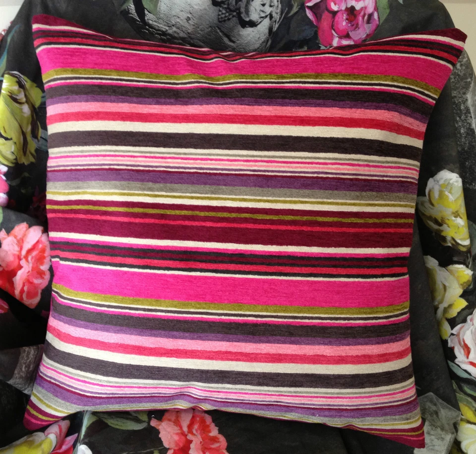 DESIGNERS GUILD ASOLO FABRIC CUSHION COVER COLOUR BERRY 18X18" - Image 1 of 1