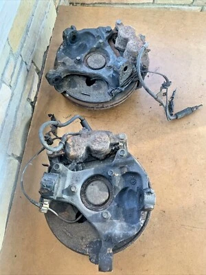 Silverado 1500/Sierra 1500 1999-2007 nudillo y pinza delantera izquierda y derecha OEM Foto 1 de 4