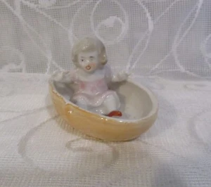 Small Antique German? Little Girl Scared By A Bug In A Basket Figurine Ornament - Picture 1 of 9