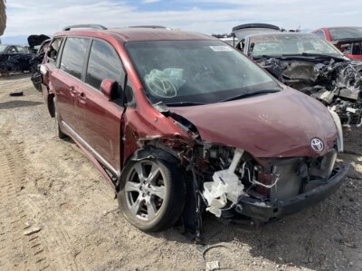 Used Front Left Drive Axle Shaft fits: 2013 Toyota Sienna Front Axle 6 cylinder — 第 1/4 张图片