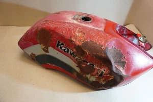 Kawasaki GPZ750 GPZ 750 ZX75-A 1983-1985 fuel tank petrol reservoir DAMAGED - Picture 1 of 23