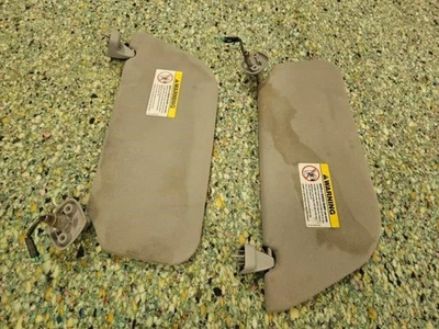 02-07 Ford F350 Super Duty Left / Right Pair Sun Visors Shades w Mirror/Lights - Image 1 of 4