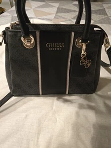 Bolso de mano Guess EST 1981 Cathleen negro carbón 3 compartimentos raro nuevo sin etiquetas - Imagen 1 de 23