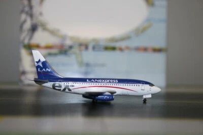 Aeroclassics 1:400 LAN Express Boeing 737-200 CC-CSH (AC411060) Model Plane - Image 1 of 4