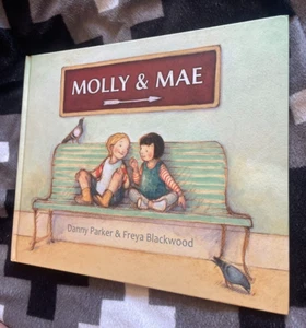 LIKE NEW. DANNY PARKER. MOLLY & MAE. HARDCOVER. 2016 - 9781742975276 - Picture 1 of 4