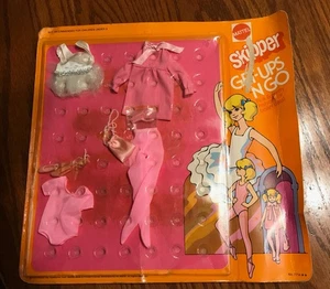Skipper 1973 Get-Ups ‘N Go Pink & Pretty Fashions for Ballet Class! #7714 - Picture 1 of 6