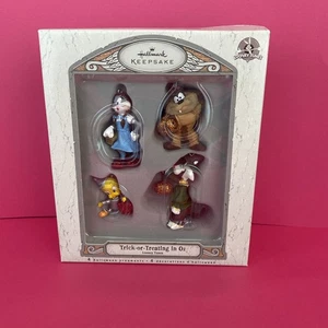 NEU!! Hallmark Andenken "TRICK OR TREAT IN OZ" Miniatur Ornamente ~ 4er Set - Bild 1 von 2