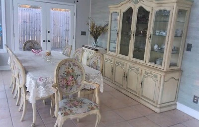 ¡Raro! Juego de comedor White Furniture Company - Mesa de banquete, cabaña, carrito de té Foto 1 de 4