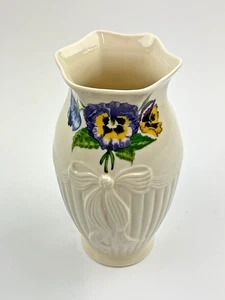 Belleek Irish Vase, Porzellan, Stiefmütterchen Design, Millemium Collection - Bild 1 von 4