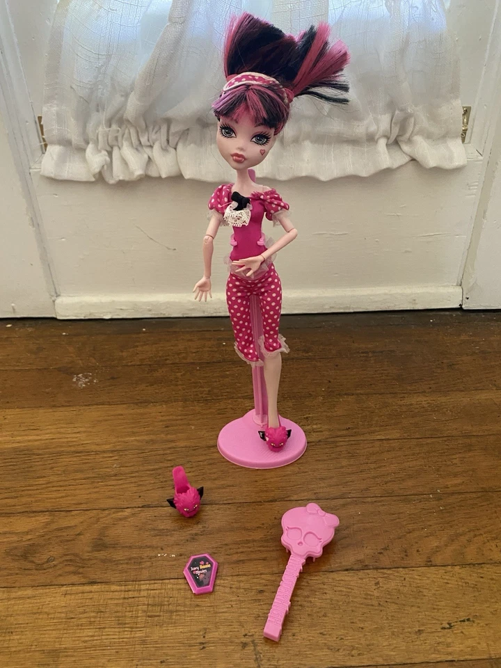 Mattel Monster High Dead Tired Draculara Doll 2012 Missing One Leg - Image 1 of 1