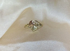 10K Black Hills Gold 2 Leaf & Grapes Tri Color Ring-Diggers Gold Size 2 Grams - Picture 1 of 9