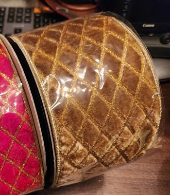 NEW - Farrisilk Gold Diamond Wired Velvet Ribbon , 4" x 10 yards, Christmas - Image 1 of 3