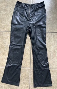 Schwarze Kunstleder Schlaghose Kenzie + Francesca’s Größe Medium SCHNELLER VERSAND - Bild 1 von 5