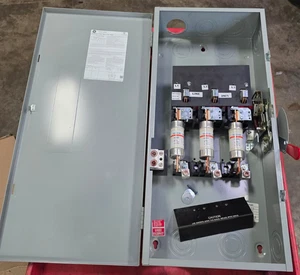 Fuse Disconnect with Fuses 29" X 13.5" - Picture 1 of 8