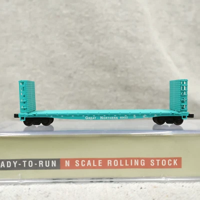 Walthers N Scale GSC Flat Car Great Northern #60422 w/ Box Freight Train Car - Image 1 of 4