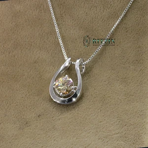 Collana da donna stile ciondolo in argento sterling 925 moissanite taglio tondo 1,50 ct - Foto 1 di 9