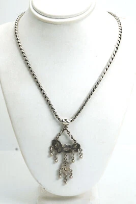 Collar colgante y cadena de plata de ley Lois Hill Foto 1 de 4