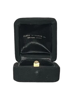 ¡Raro! Caja de anillos de presentación vintage de Harry Winston - letras doradas de terciopelo negro - Imagen 1 de 9