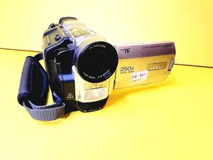 *100% UNTESTED* JVC GR-DVL100U DIGITAL VIDEO CAMERA CAMCORDER MINI DV 250x ZOOM - Picture 1 of 12