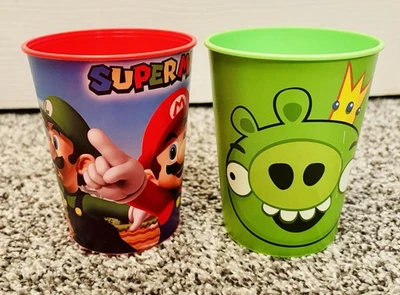 Videojuego para niños 16 oz. Juego de 2 tazas de fiesta de plástico Angry Birds Super Mario Foto 1 de 4