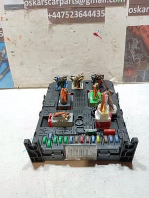 МОДУЛЬ УПРАВЛЕНИЯ КУЗОВОМ GENIUNE PEUGEOT PARTNER MK2 BCM 9678476880 с вилками  - Изображение 1 из 4