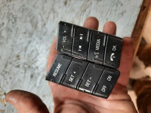 07 08 09 10 11 12 13 14 FORD EDGE CRUISE RADIO STEERING WHEEL CONTROL BUTTONS - Picture 1 of 2