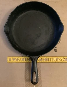 Vintage Griswold Size 6 Cast Iron Skillet - #699 W - Small Block Logo - Erie PA - Picture 1 of 11