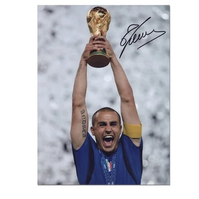 Italienisches Fußballfoto, signiert von Fabio Cannavaro - Bild 1 von 4