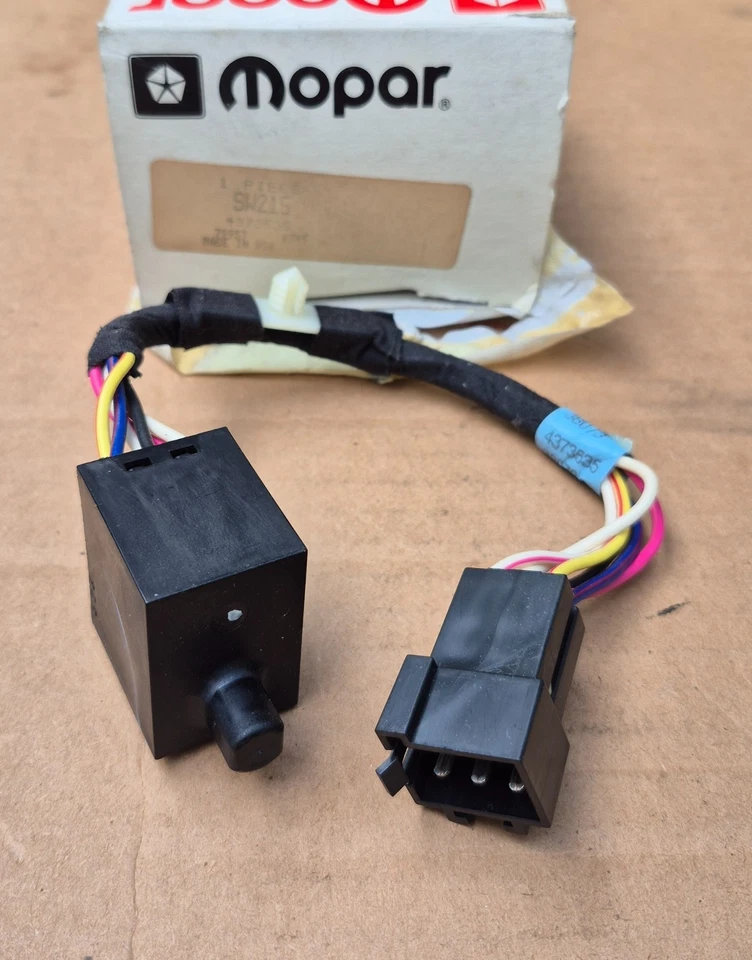 Dodge Ram Dakota 1989-1996 mini furgoneta nuevo MoPar interruptor de lámpara de parada de freno con crucero Foto 1 de 2