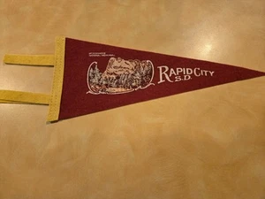 1950s Rapid City South Dakota Mt. Rushmore Felt Pennant Excellent Bright Colors - Picture 1 of 3