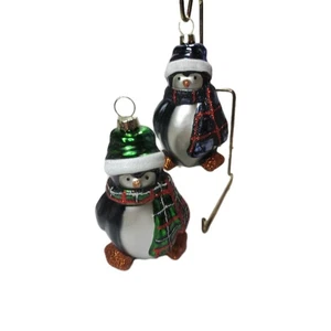 Ornamenti Natalizi 2 Pinguino Vetro Soffiato Verde e Blu Plaid Sciarpa e Cappelli Coord - Foto 1 di 5