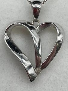9 Carat White Gold Heart Shaped Pendant with small Diamond N6 - Picture 1 of 6