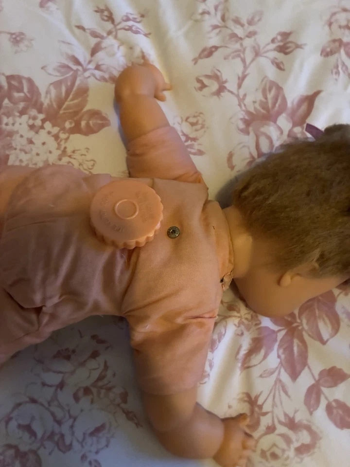 Boneca Tiny Thumbelina 1960 edição 14’ estojo e 6 roupas - Imagem 1 de 4