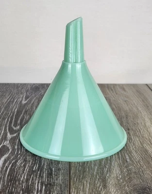 Embudo acanalado pesado de vidrio de leche verde jadeíta 8 oz - Utensilios de cocina retro Foto 1 de 4