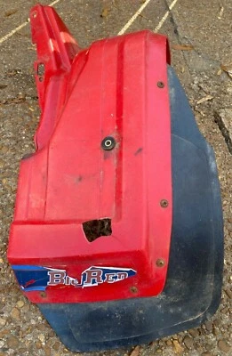Guardabarros trasero derecho Honda ATC200E 1983 rojo grande con herrajes 80100-958-683 OEM Foto 1 de 4