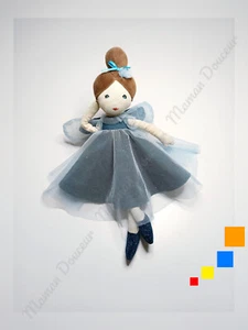 Peluche/Doudou Fée L'enchentée Brune Robe Bleue Il Etait Une Fois - Moulin Roty - Picture 1 of 6