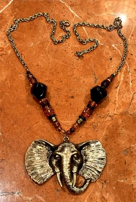 COLLAR CADENA CABEZA ELEFANTE ORO COLGANTE SAFARI AFRICANO CUENTAS TRIBAL 32" USADO EN EXCELENTE ESTADO Foto 1 de 4