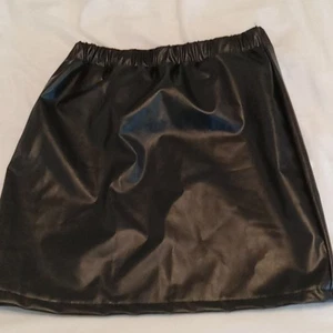 Shein girl 11/12 faux leather skirt. Versatile and fun - Picture 1 of 6