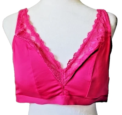 Torrid Plus Size 2  Fuschia Pink Lace Trim Lightly Padded Bralette Bra - Image 1 of 4