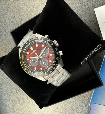 Seiko Prospex Speedtimer Solar Steel Bracelet Red Dial Watch - SSC927 NWT Foto 1 de 4