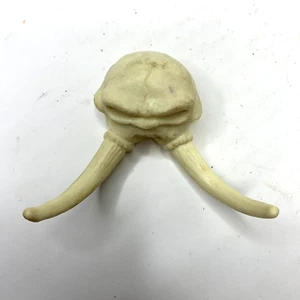 1994 The Lion King Pride Rock Elephant Bones Skull Original Disney Playset Part - Picture 1 of 2