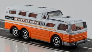 '55 GMC Scenic Cruiser / Orange / Matchbox / 2018 - Picture 1 of 2