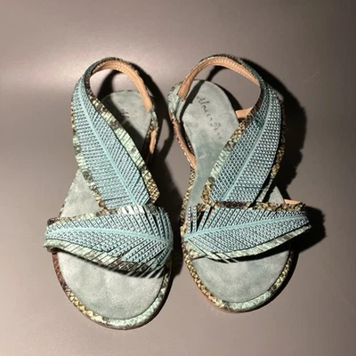 Damen Sommer Strand Sandalen 38 Flats Xti *Alma ein Pena* Leder Blat Motiv Grün - Bild 1 von 4