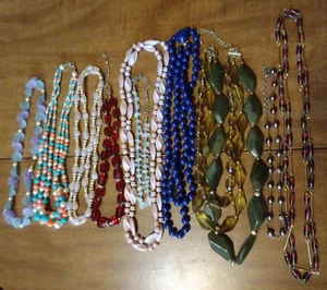 10 Perlen Halskette Set verschiedene Länge Stil Typ Größe Alter Herkunft Farbe Material Vintage - Bild 1 von 18