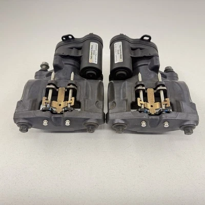 22-26 凯迪拉克 CT4 黑翼后停车公园制动卡钳一对左右原始设备制造商 — 第 1/4 张图片