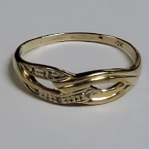 SOLID 10K GOLD NATURAL DIAMOND ACCENTS RING / BAND, SIZE7.5 - Picture 1 of 6