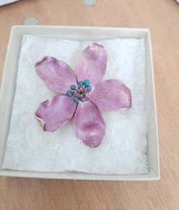 Vintage KRAMER Of New York Luminous Enamel Forget Me Not Flower Pin Brooch - Picture 1 of 4