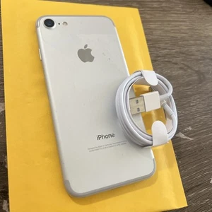 Apple iPhone 7 - 32 GB - Silver (Factory Unlocked) (Single SIM) Smartphone - Picture 1 of 6