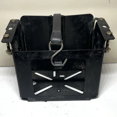 Caja de batería Polaris Diesel 455 1999 1040665-067 Foto 1 de 4