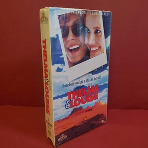 VHS Thelma & Louise - Geena Davis, Susan Sarandon, versiegelt * KAUFEN SIE 2 ERHALTEN SIE 1 GRATIS * - Bild 1 von 4